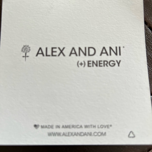 Alex and Ani August birthstone Peridot bracelet never worn - Picture 4 of 5